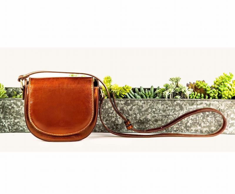 HandbagsVegetableTanned Italia-consultant.com manufacturing agents Italy. Custom handbag collections manufacturing, custom hardware manufacturing Italy, Italian leather goods manufacturing.