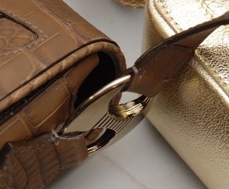 Italia-consultant.com manufacturing agents Italy. Custom handbag collections manufacturing, custom hardware manufacturing Italy, Italian leather goods manufacturing.