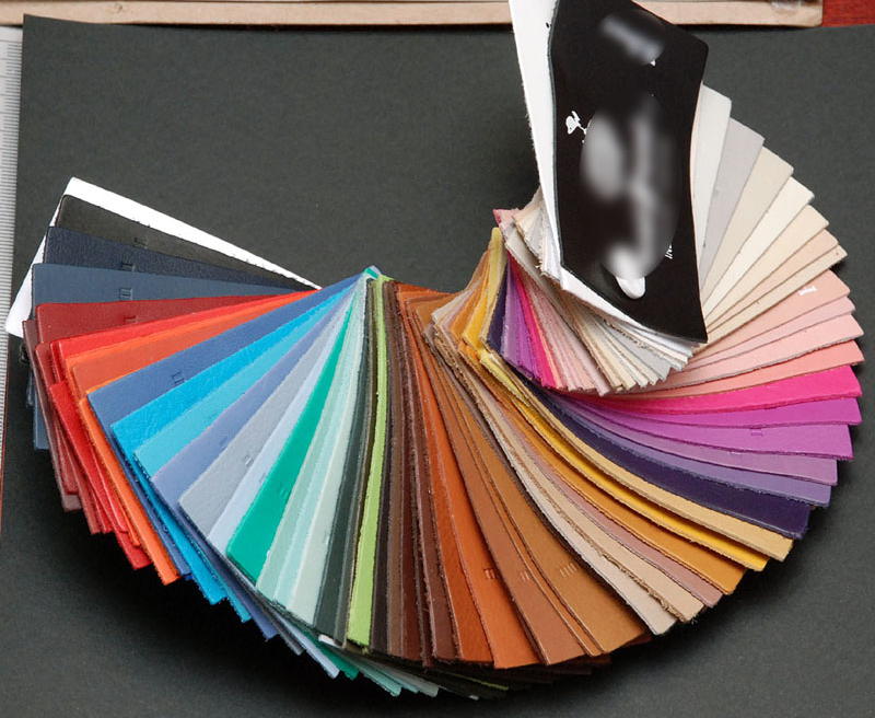 Italia-consultant.com manufacturing agents Italy. Custom handbag collections manufacturing, custom hardware manufacturing Italy, Italian leather goods manufacturing.